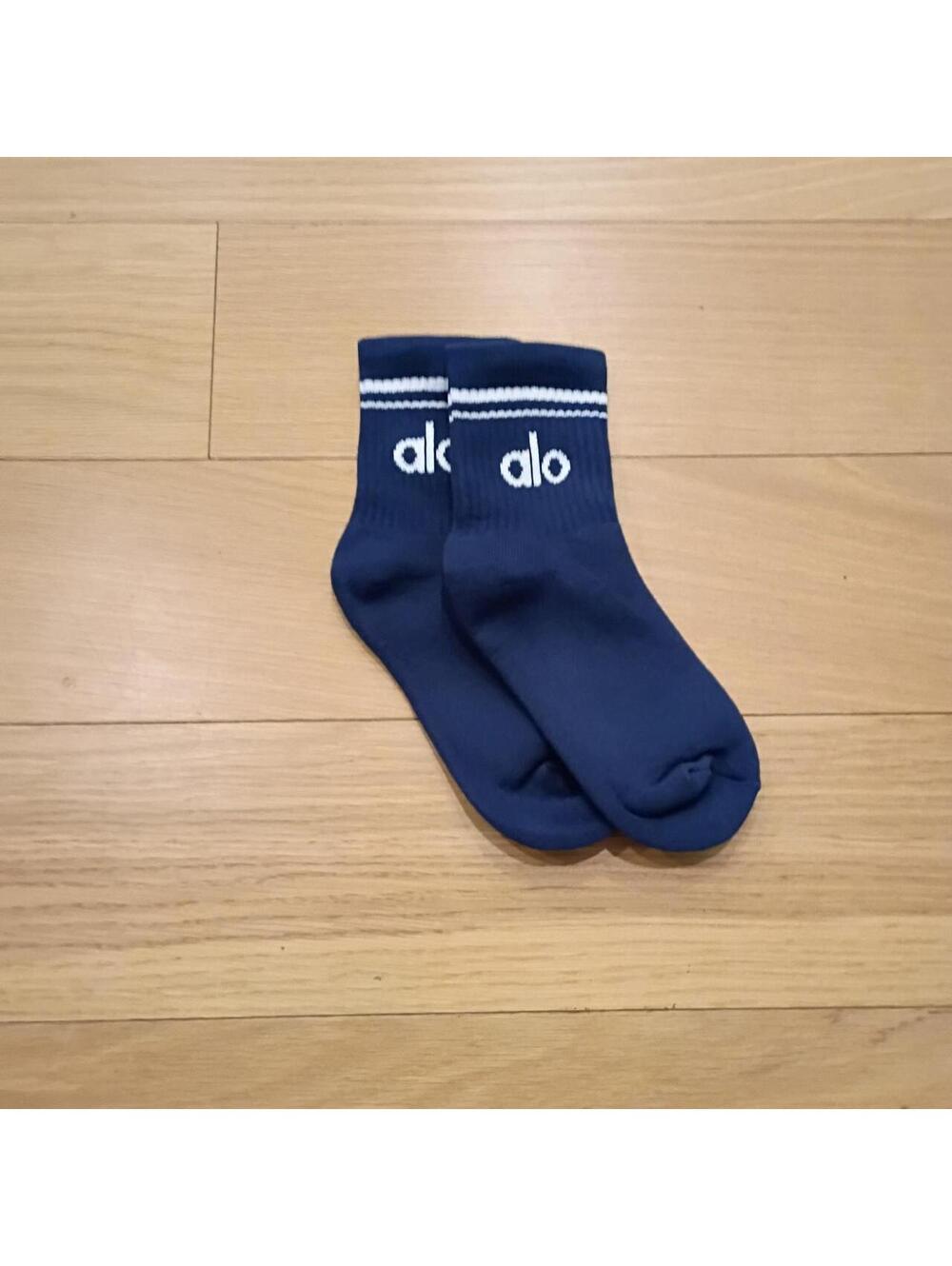 Alo Yoga Women's Navy blue half crew  Sock